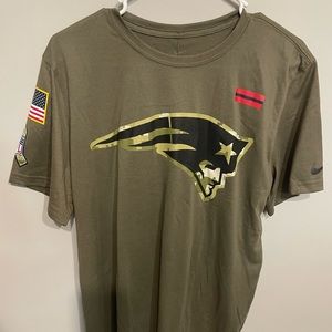 Nike Patriots T-Shirt Green & Camo Large